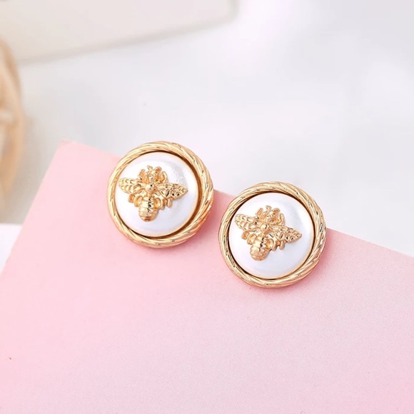 Jewelry - 🐝 Exquisite Bee White Coating Gold Color Earrings